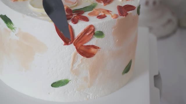 A tempting cream cake