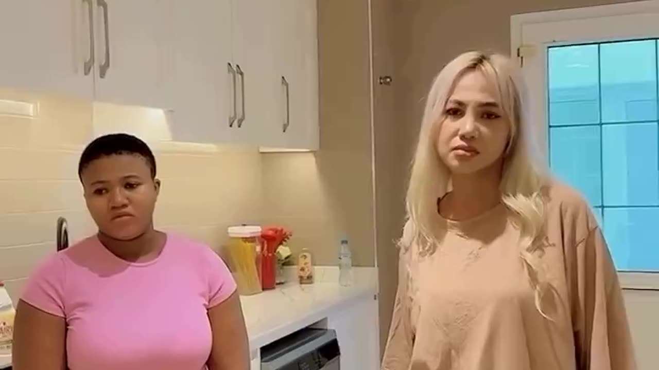 Mother seperates Daughter and Maid Battle