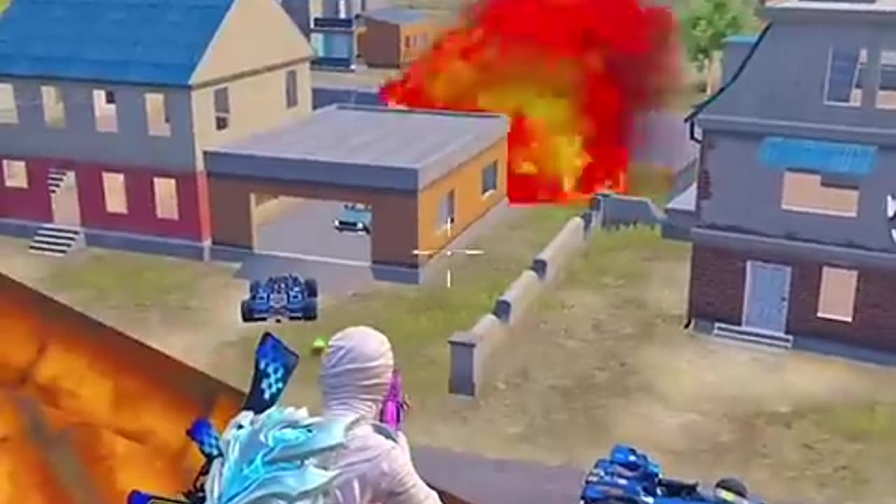 Car and 4 enemies were blown up with petrol cans in PUBG and