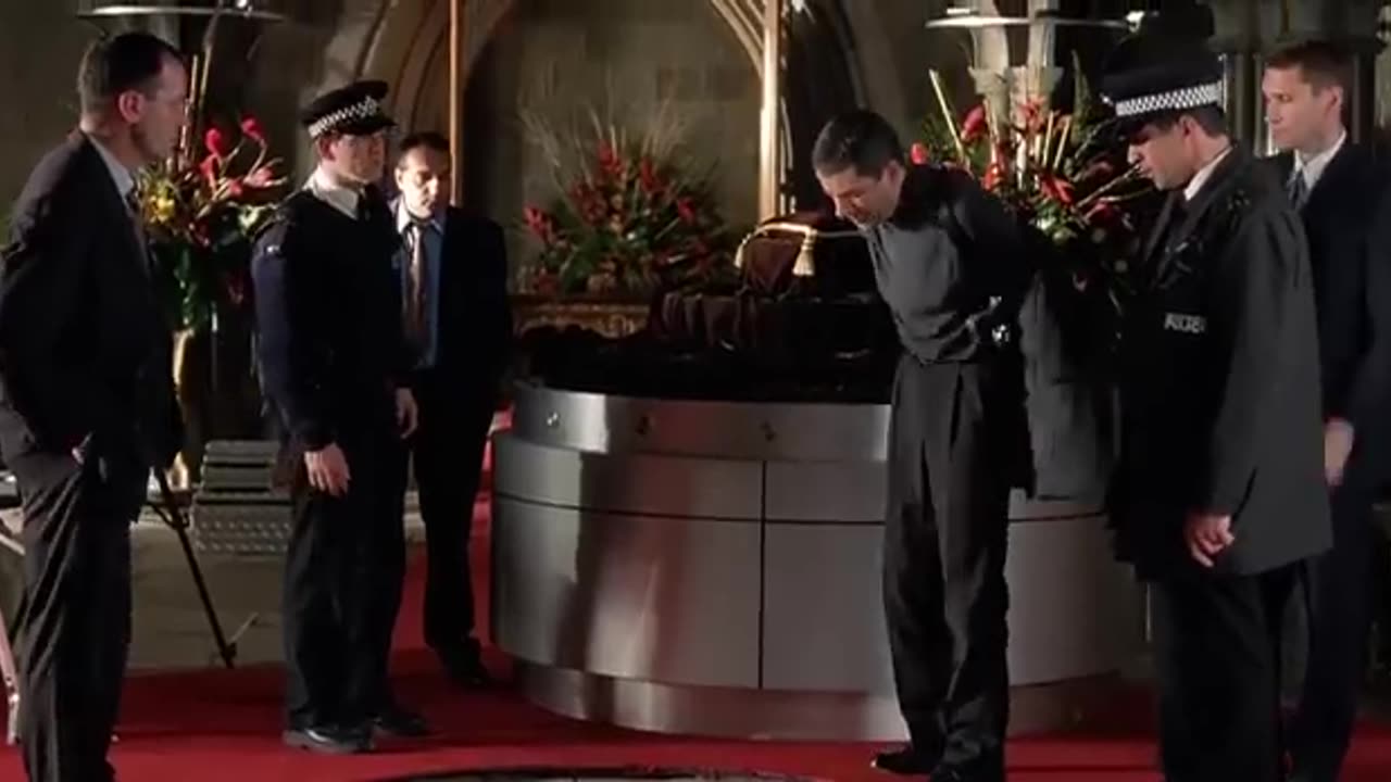 johnny English Steals the Show! | Crown Jewels Stolen | Funny Clip | Mr. Bean Official"