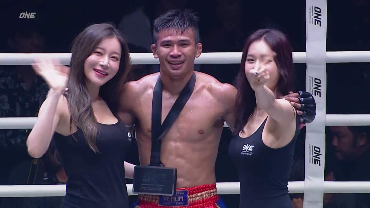 'The Kicking Machine' ON FIRE 🔥 Superlek vs. Lao Chetra - Full Fight