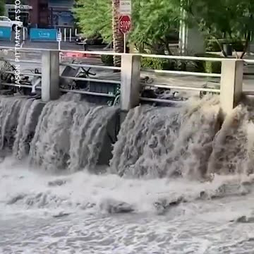 Las Vegas hit with heavy rains, flooded streets stall traffic #shorts