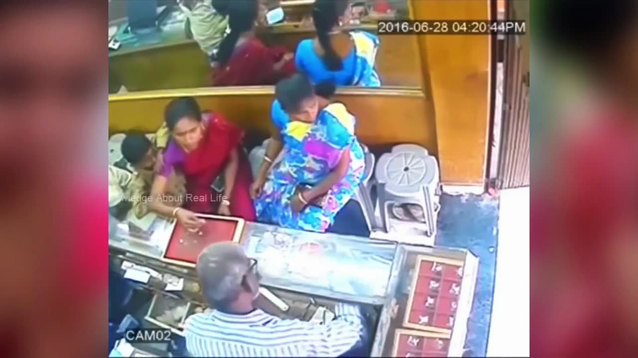 Best Women Stealing Videos Compilation | Theft Caught on Camera India | CCTV Footage