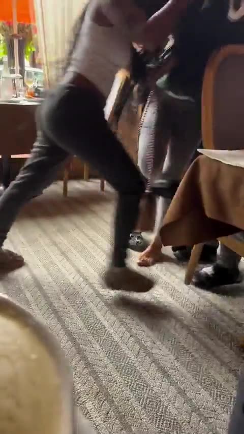 Immaginate di uscire a pranzo con qualcuno per ....