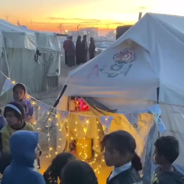 ►🚨▶◾️⚡️🇮🇱⚔️🇵🇸 Displaced Palestinians decorate their tents in celebration of Ramadan