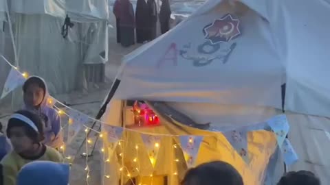 ►🚨▶◾️⚡️🇮🇱⚔️🇵🇸 Displaced Palestinians decorate their tents in celebration of Ramadan