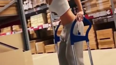 Hot sexy shopping 🍑😋