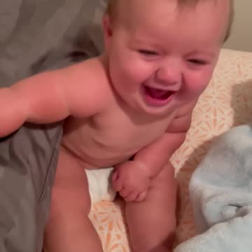 Baby_has_the_most_adorable_laugh_(1080p)