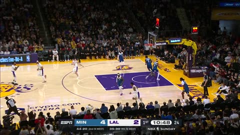 Lakers ball movement leads to the Rui Hachimura triple