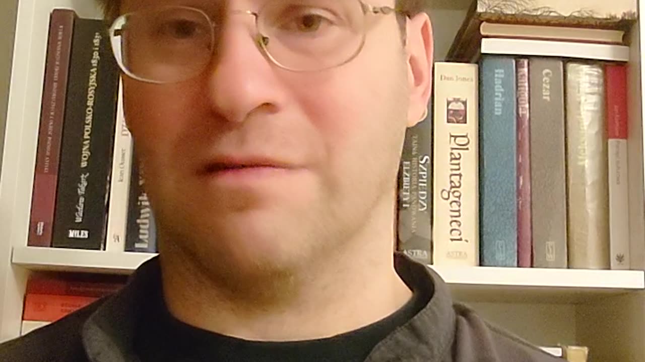 Pokrywki spadaja.