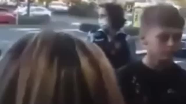 Australia: Police Arresting and Assaulting Children for not wearing masks