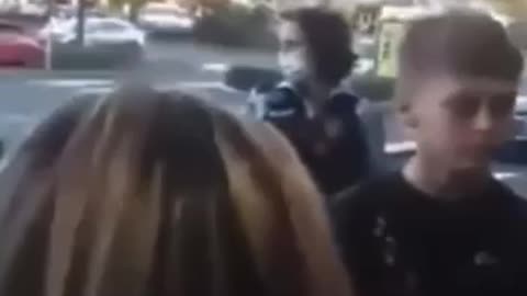 Australia: Police Arresting and Assaulting Children for not wearing masks