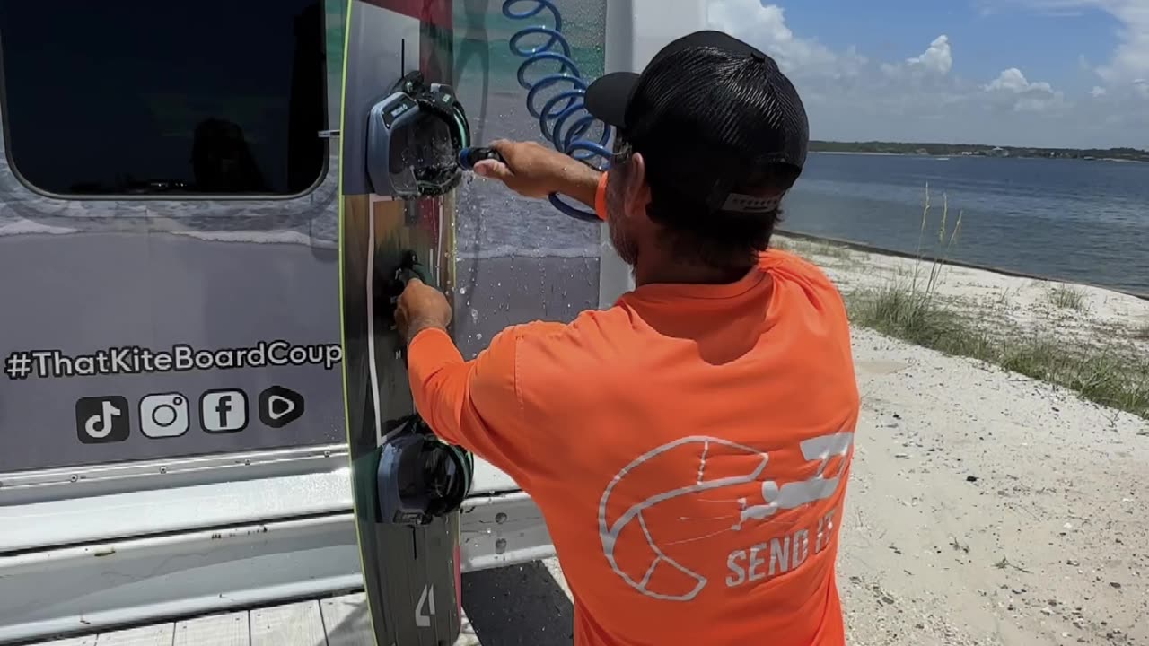 Kitesurfing Bus