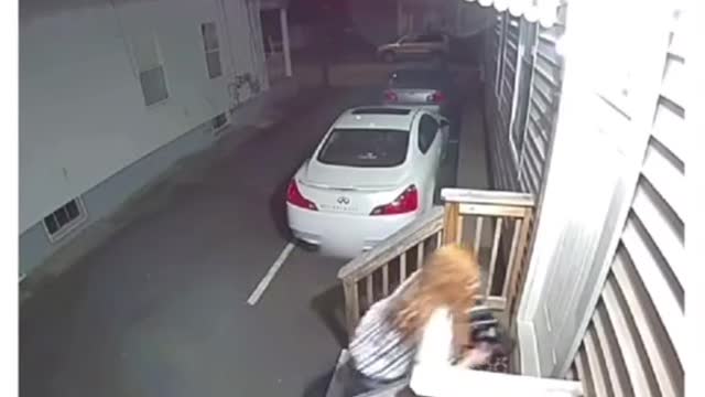 LMAOOOOO ALCOHOL IS NOT YOUR FRIEND !!!! EPIC FALL!!!!!