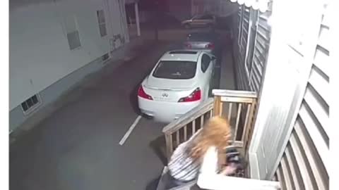 LMAOOOOO ALCOHOL IS NOT YOUR FRIEND !!!! EPIC FALL!!!!!