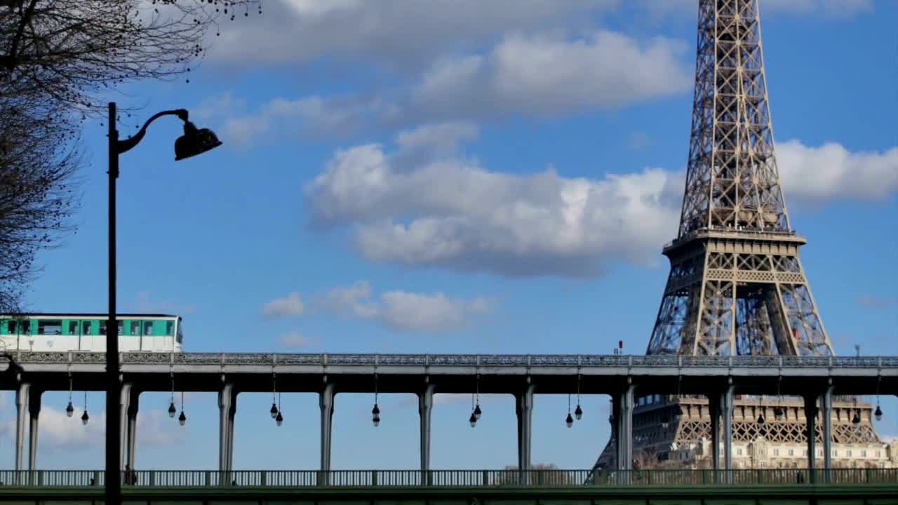 Eiffel tower history in English