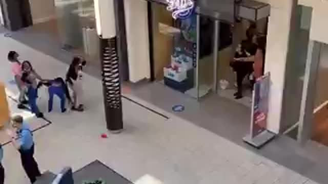 This girl pulled a G*n at vancouver mall #craziestvideos2021