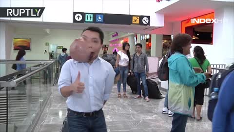 Mladić s tumorom na licu teškim 5 kilograma