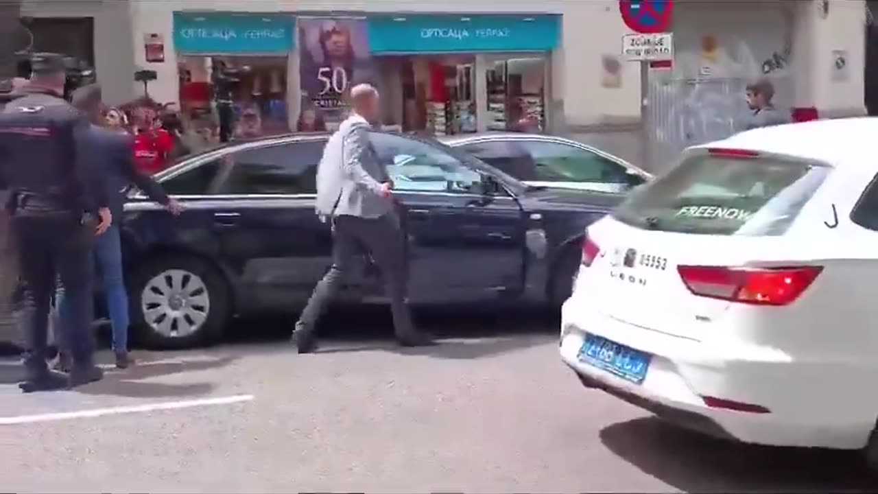 Pillan en Madrid a José Luis Rodríguez Zapatero saliendo de una clínica