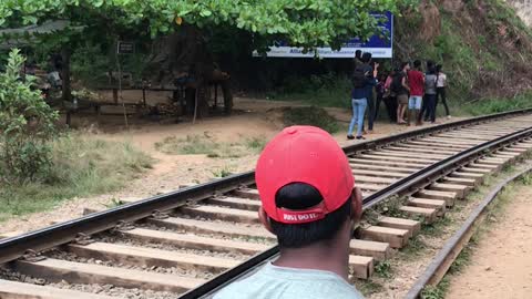 Train Passing On Nine Arches Bridge in Sri Lanka 🇱🇰