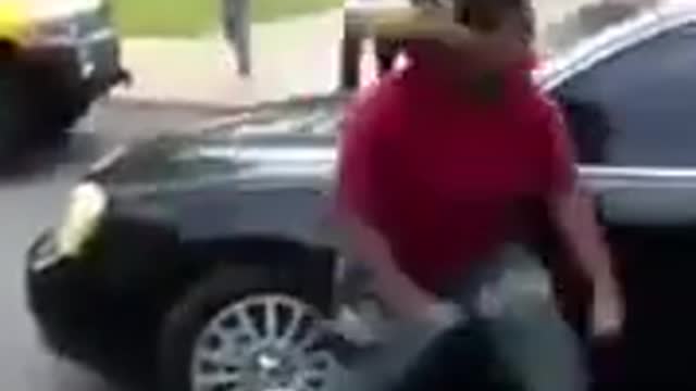 Crazy hood fight. Two guys get hit by cars!!!