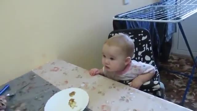 sooo funny!!!!!!!! cute baby argue with dad