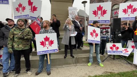 Lisa Bildy of the Justice Centre for Constitutional Freedoms speaks at pots & pans rally!