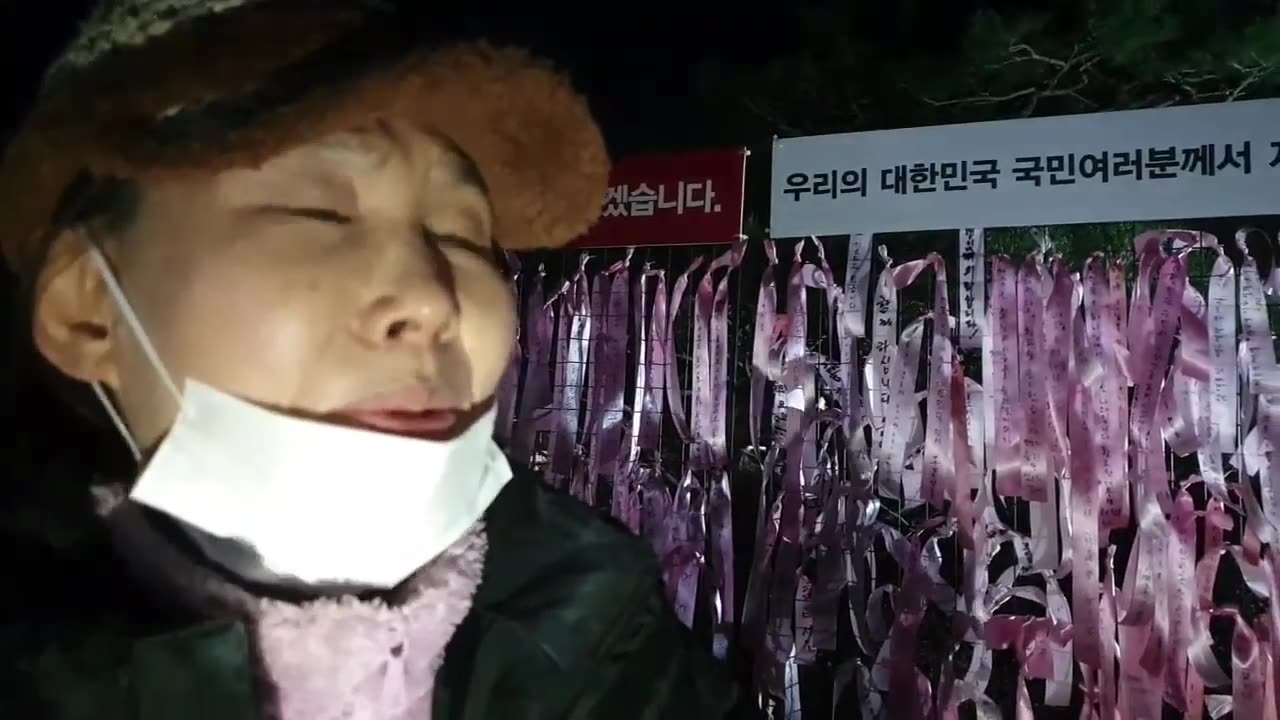 20191202_V3_S03(9nj2JQBmp_E)황교안대표 단식 투쟁중에도 이런 천사를 안아주고