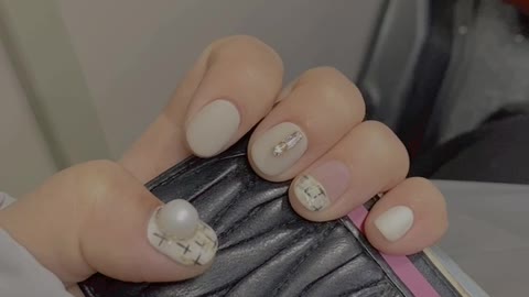 Pretty nail art and Miu Miu card wallet