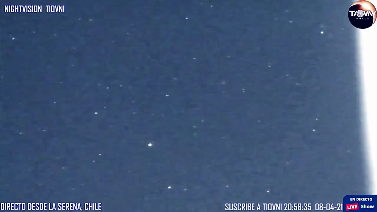 Strange UFO Formation Captured Live TIO OVNI 08-04-21