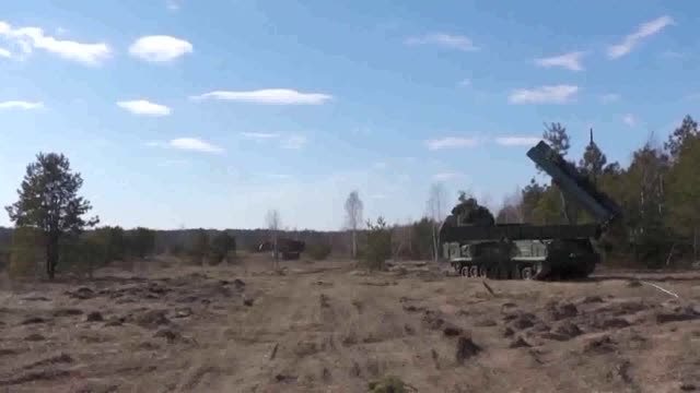 Footage of Russian military convoy in Ukraine march 22.2022