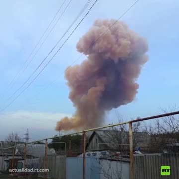 I nazisti ucraini hanno fatto saltare in aria la cisterna di un impianto chimico preparandosi per la ritirata,han fatto esplodere una cisterna presumibilmente contenente acido nitrico nella città di Rubenzhnoye", ha detto Andrei Marochko