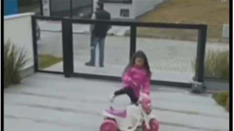 Little Girl 2 Seconds From Kidnapped 