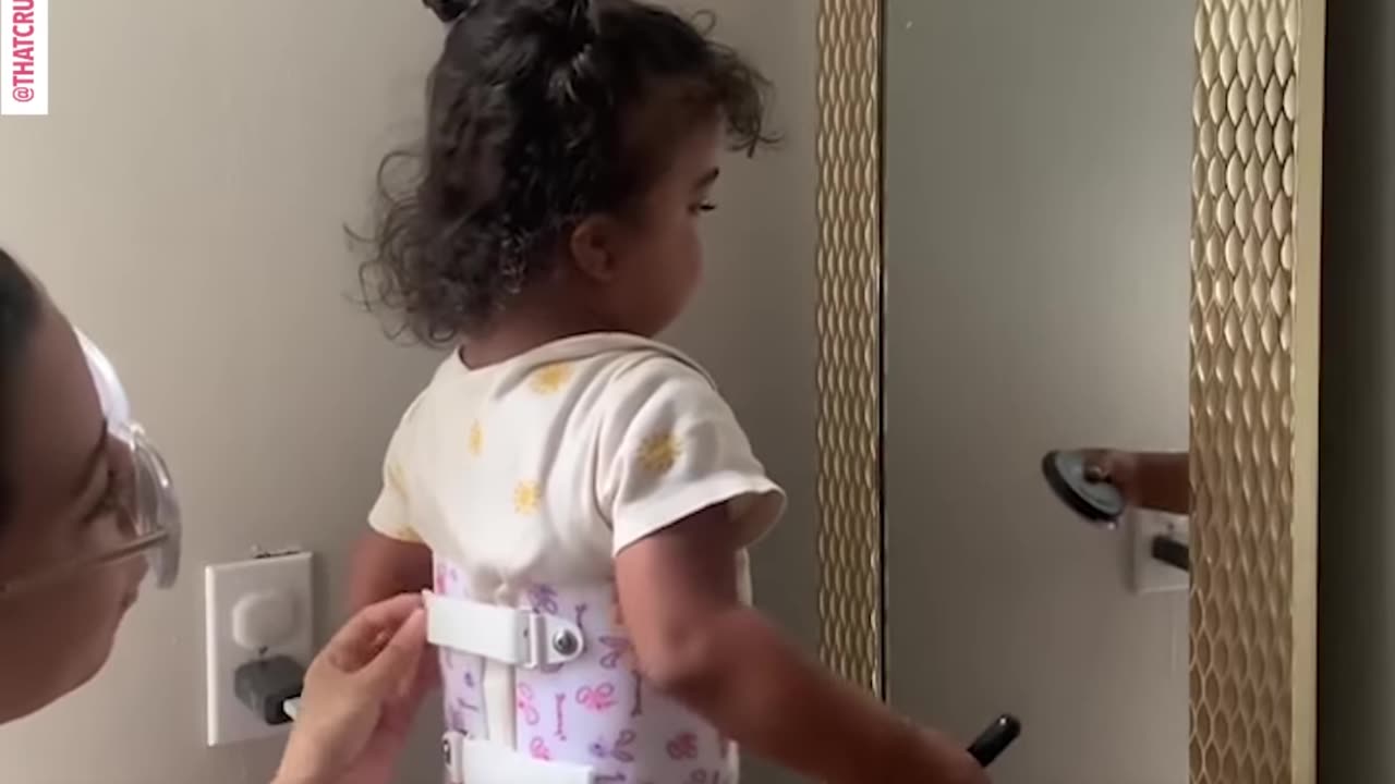 Mom and daughter sing beautiful self-love song