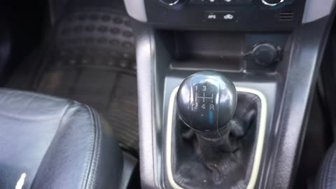 How to drive manual cars