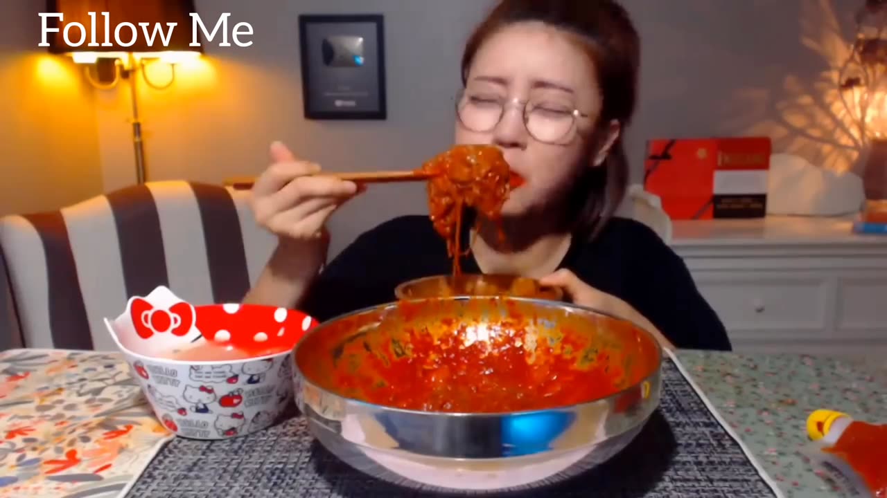 ASMR Chinese Girl Mukbang