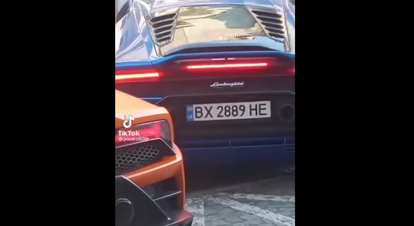 Ukrajinští uprchlíci přijeli do Polska v Lamborghini
