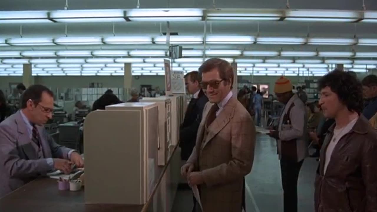 FUNNY SEGMENT FROM "FUN WITH DICK AND JANE" WITH TRANSSEXUAL