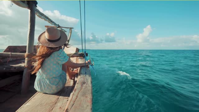 BARCO DE PESCA NO MAR ABERTO