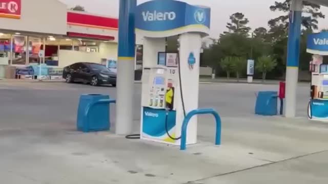 Gas is starting to get low in US - Texas