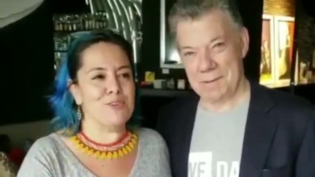 Mujer que le lanzó un huevo a Juan Manuel Santos en 2006 cumplió el sueño de conocerlo