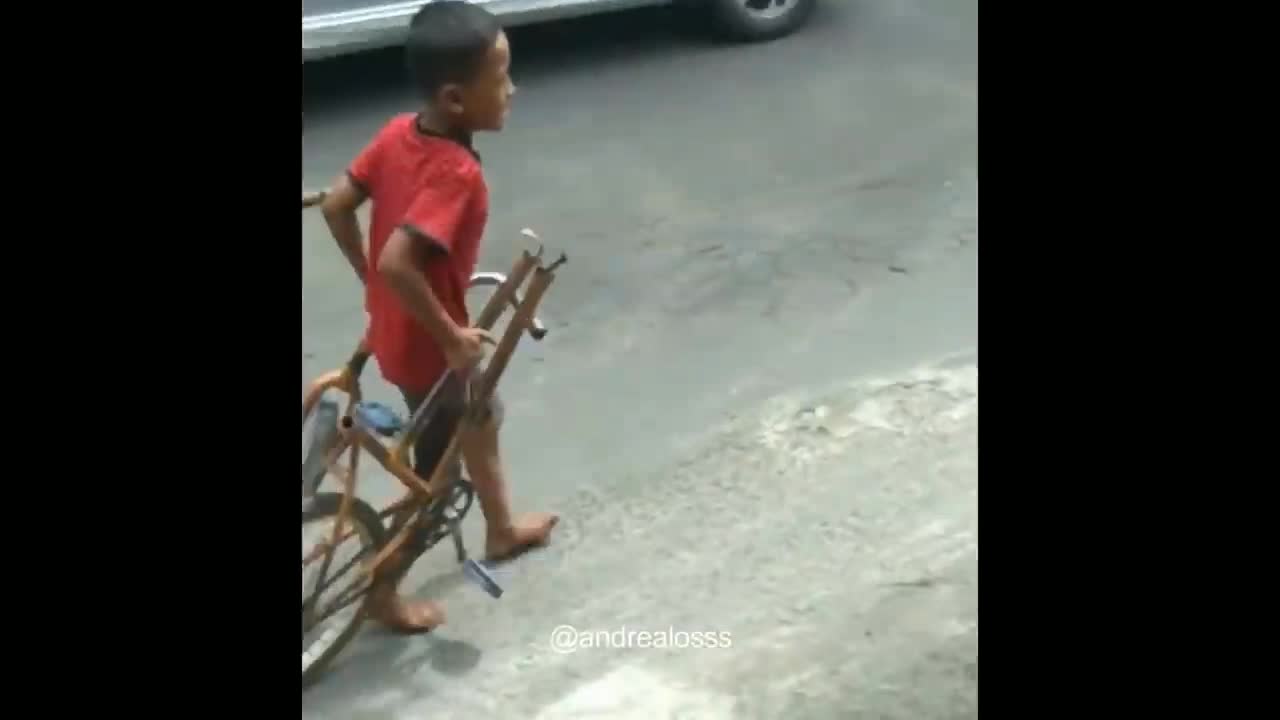a little boy cut his bicycle into 2 halves