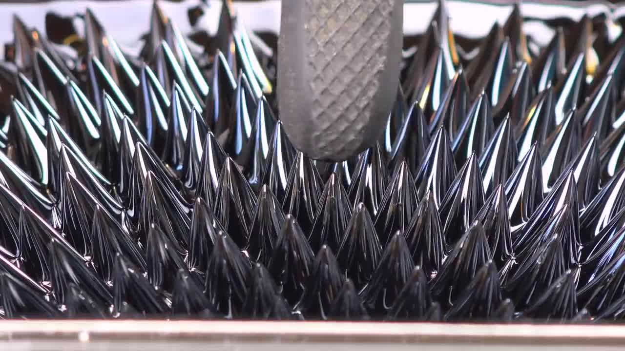 Magnets and magnetic reactive thing video