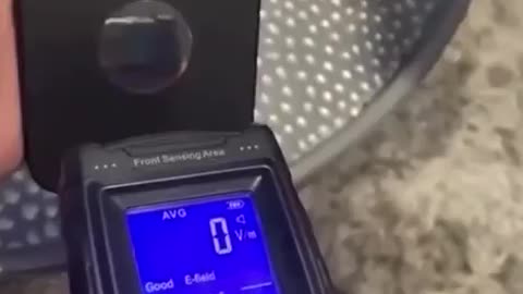 Take a look! 😳 See the astonishing amount of EMF radiation that a phone emits