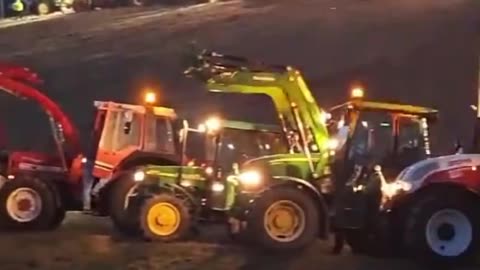 🇺🇸 Farmers at the Texas border!!! 🇺🇸