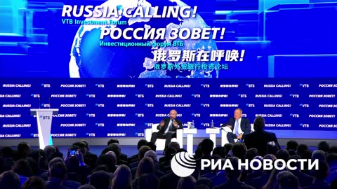 Putin sa pýtal zástupcu z Nemecka, prečo mu kládol otázky v angličtine a nie v nemčine