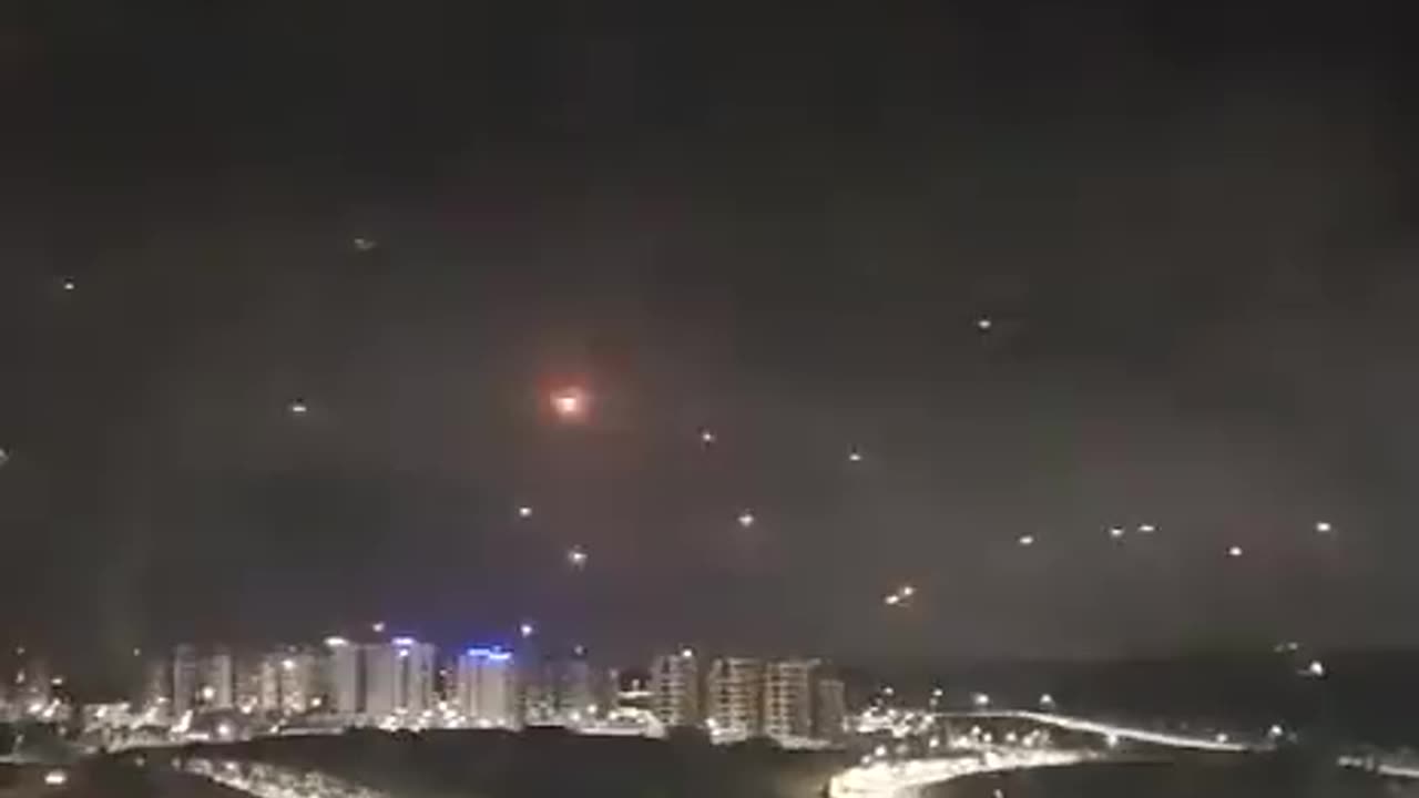 ⚡️⚡️⚡️ Large, ongoing rocket attack on Tel Aviv, Israel 🇮🇱
