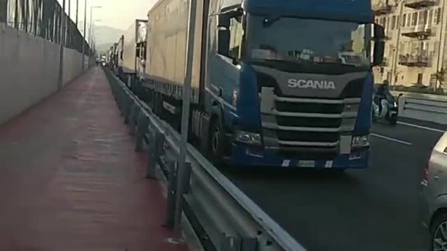 Porto di Genova Sampierdarena bloccato ad oltranza contro l'obbligo del Green Pass per lavorare