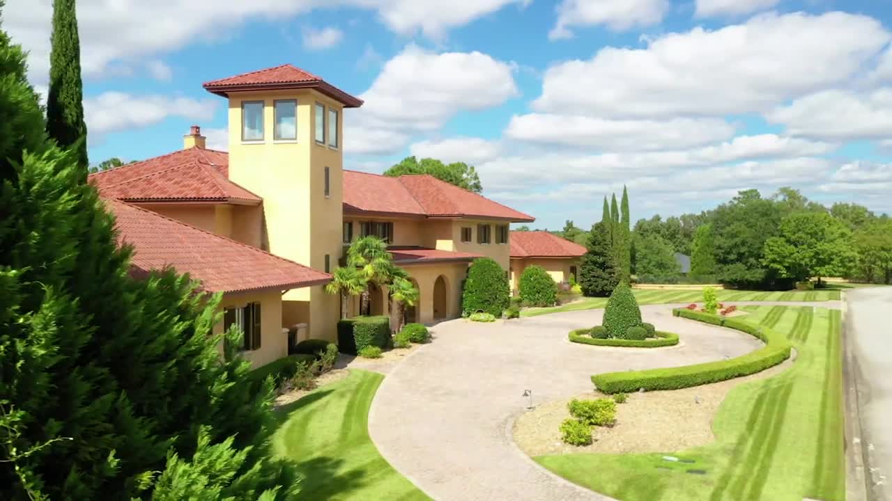 Unparalleled Waterfront Villa in Elgin, South Carolina