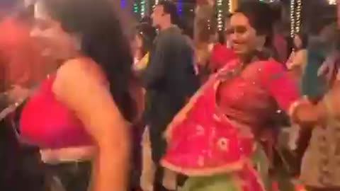 Indian garbha desi dance so sweet.